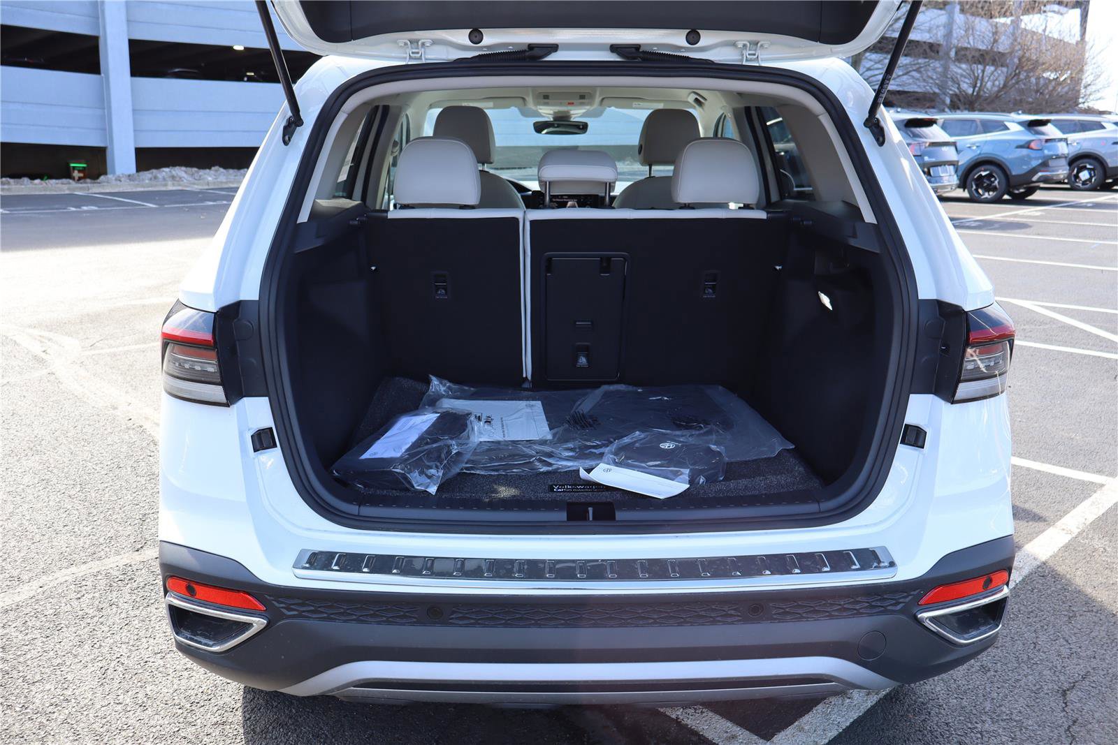 New 2026 Volkswagen Taos SE image 5