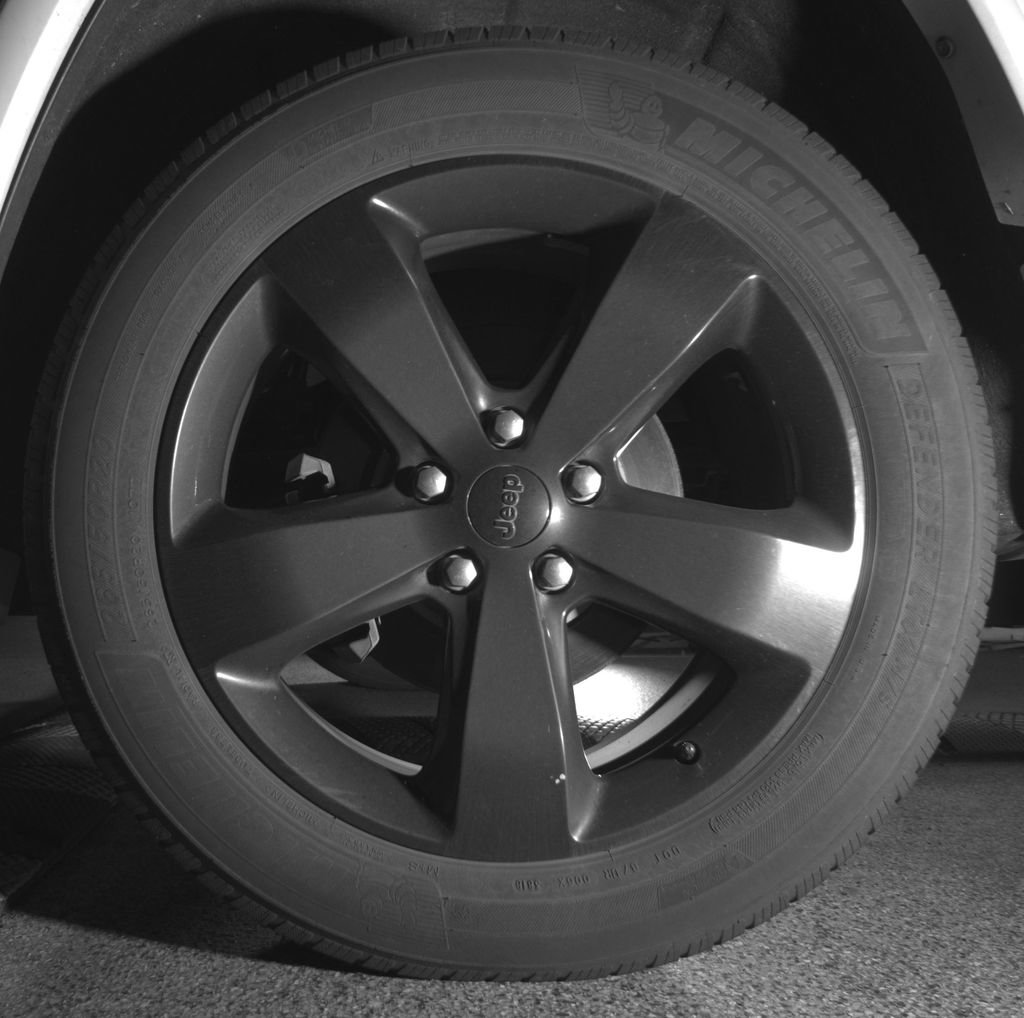 Used 2014 Jeep Grand Cherokee Altitude AWD/4WD image 13