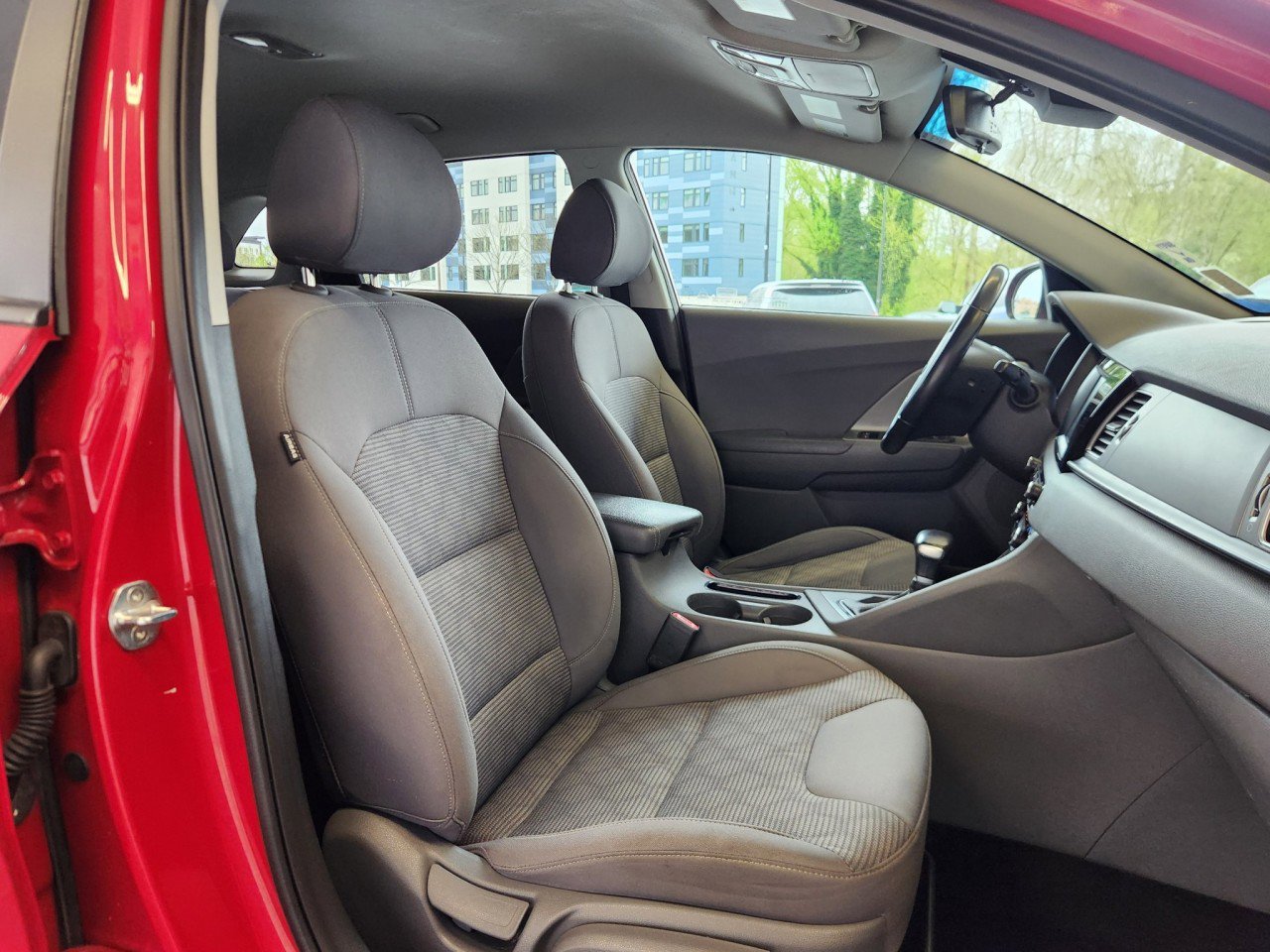 Used 2018 Kia Niro LX image 15