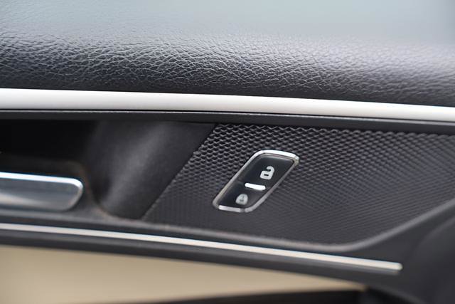 Used 2017 Ford Edge SEL w/ Equipment Group 201A image 11