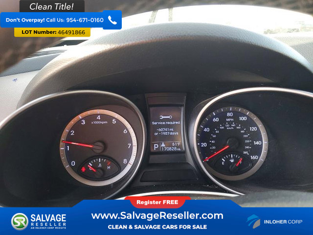 Used 2014 Hyundai Santa Fe GLS image 12