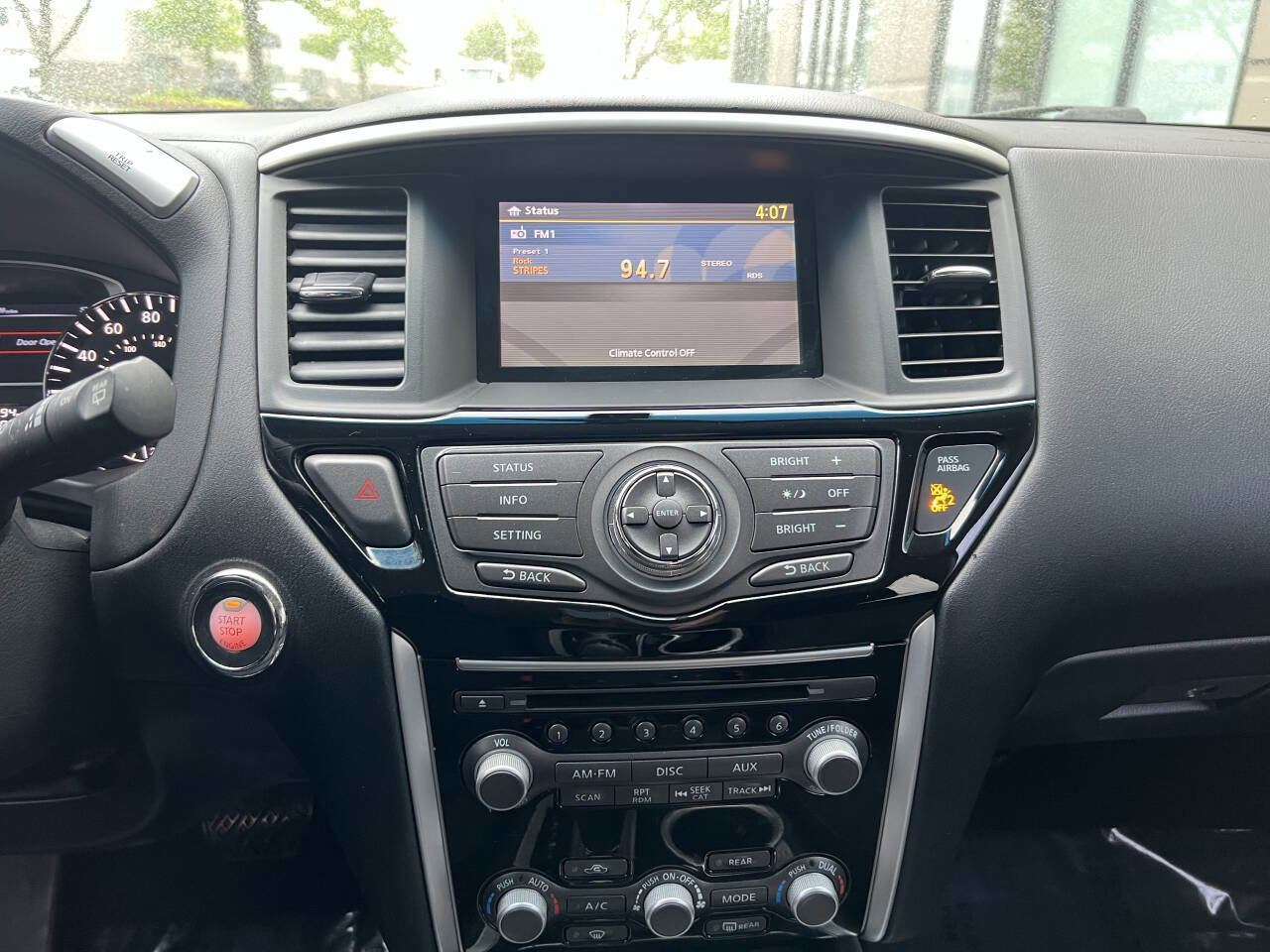 Used 2014 Nissan Pathfinder SV FWD image 16