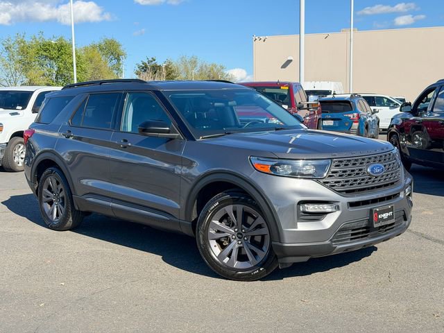 Used 2022 Ford Explorer XLT w/ Equipment Group 202A image 2