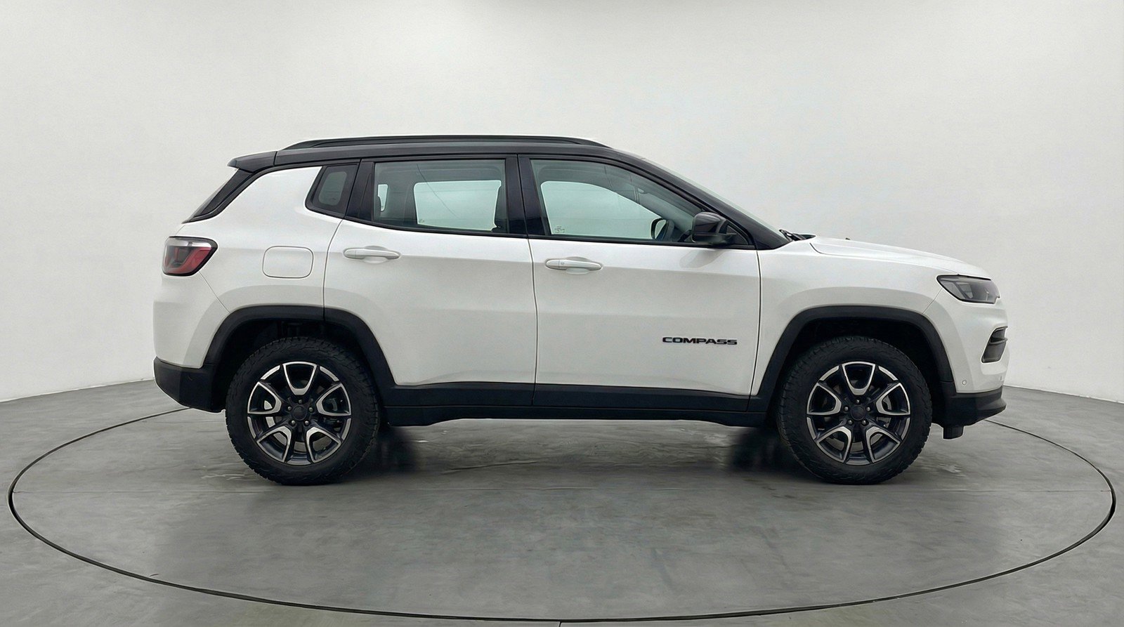 Used 2025 Jeep Compass Trailhawk AWD/4WD image 11
