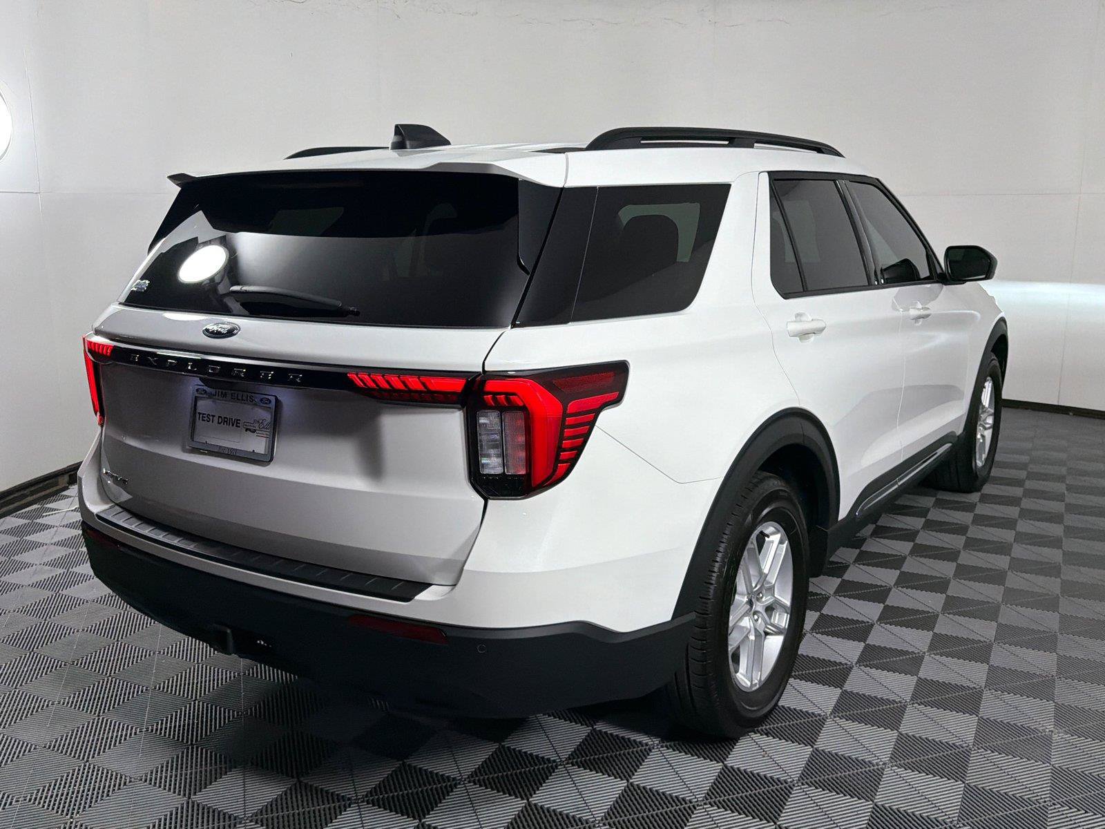 Used 2025 Ford Explorer Active RWD image 7