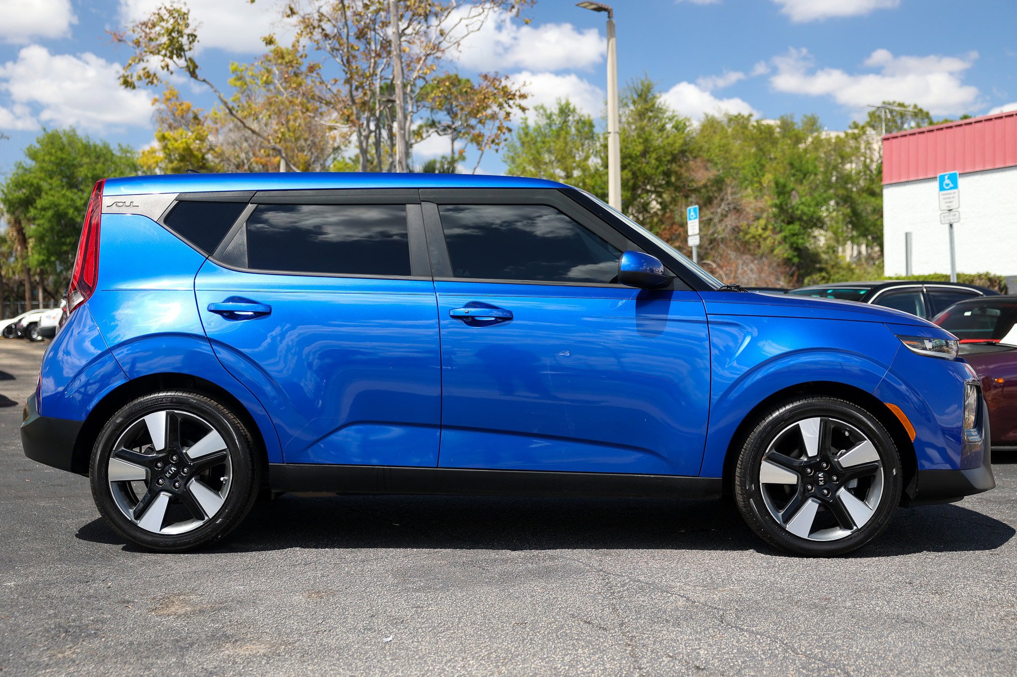 Used 2020 Kia Soul EX image 16