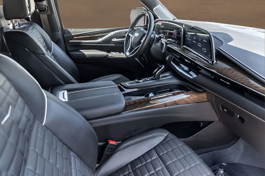 Certified 2024 Cadillac Escalade ESV Sport Platinum w/ LPO, ONYX Package AWD/4WD image 32