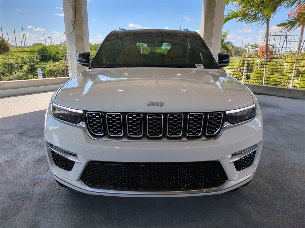 New 2025 Jeep Grand Cherokee Summit image 3