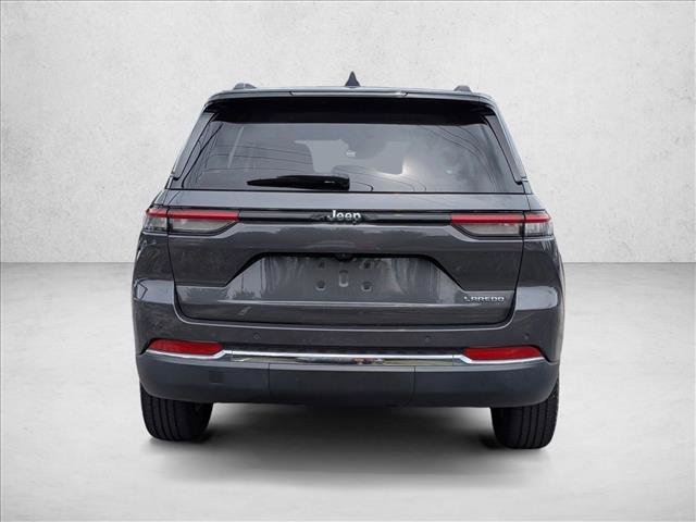 Used 2023 Jeep Grand Cherokee Laredo RWD image 5