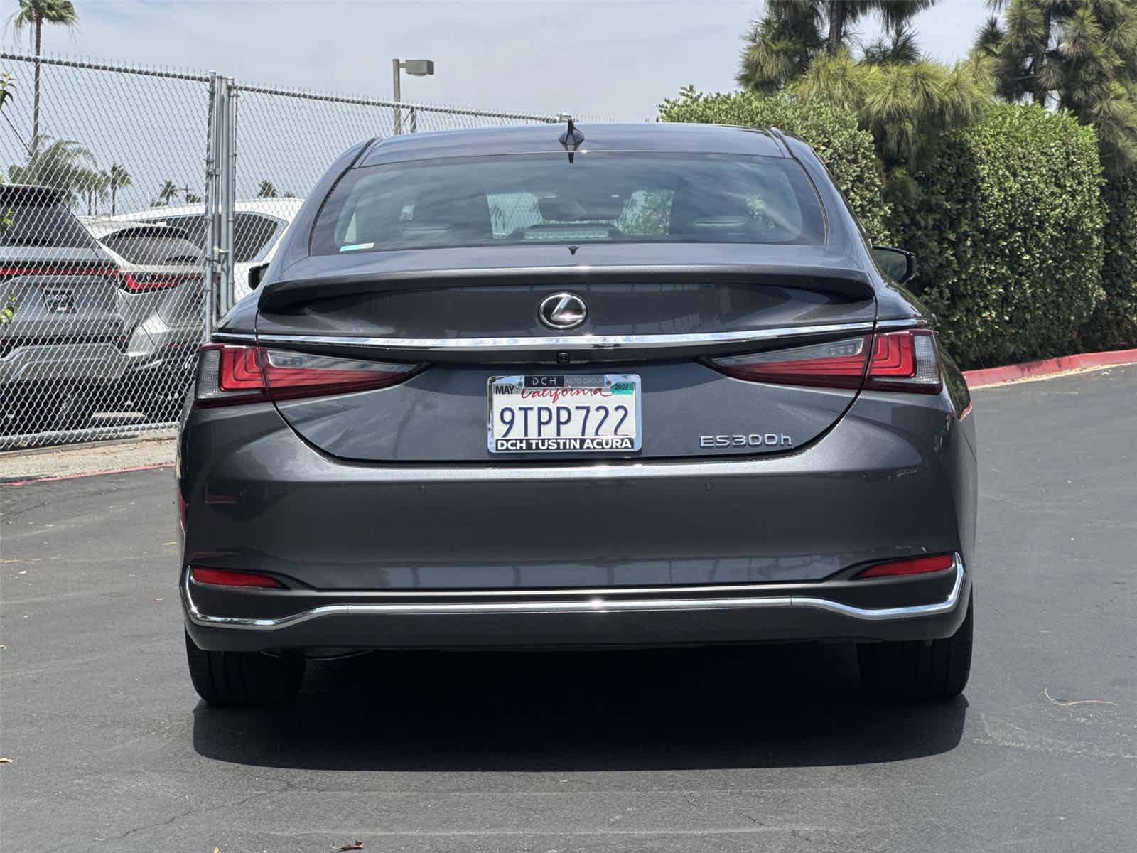 Used 2025 Lexus ES 300h w/ Luxury Package FWD image 6
