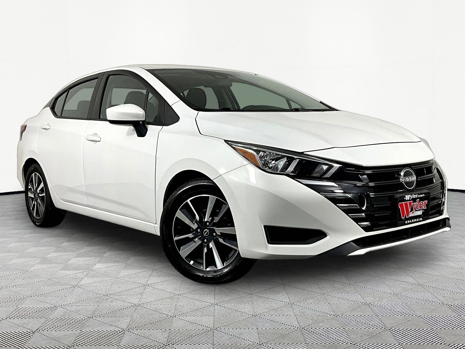 Certified 2023 Nissan Versa SV FWD image 3