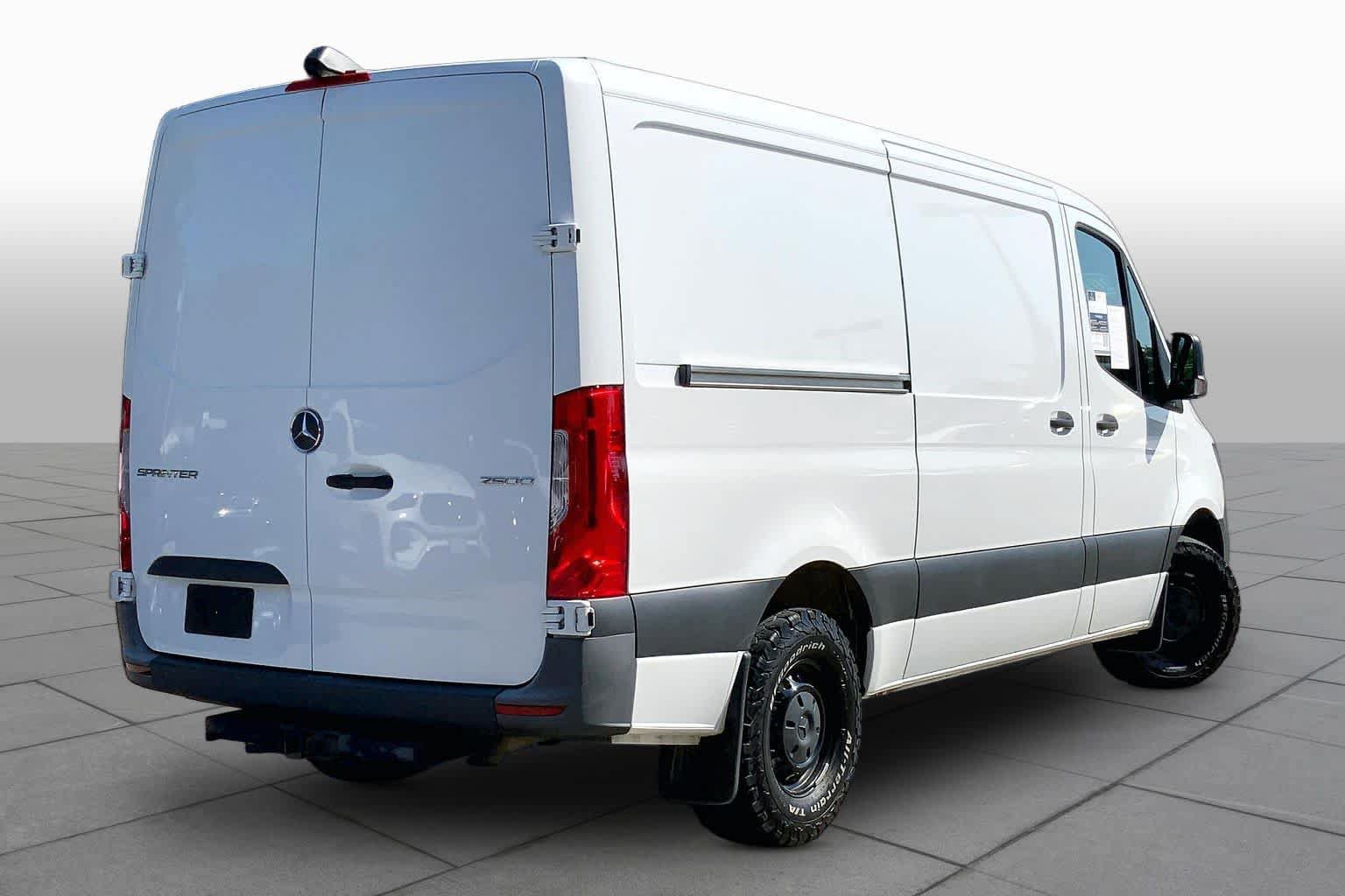 Used 2022 Mercedes-Benz Sprinter 2500 image 13