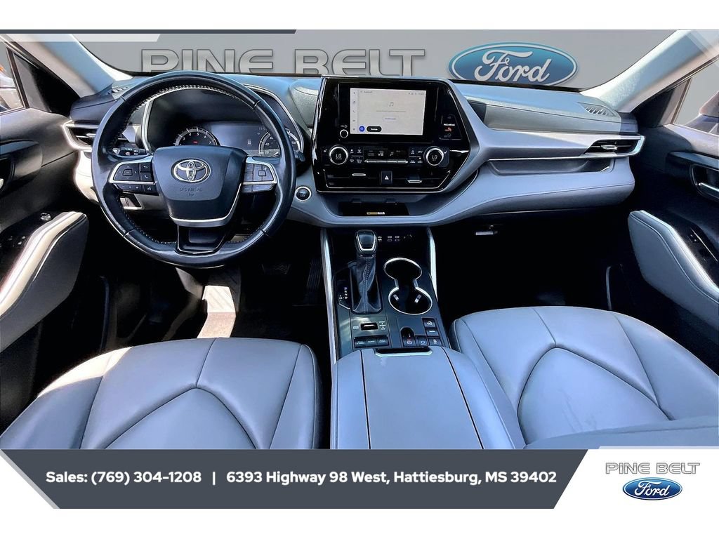 Used 2024 Toyota Highlander XLE AWD/4WD image 13