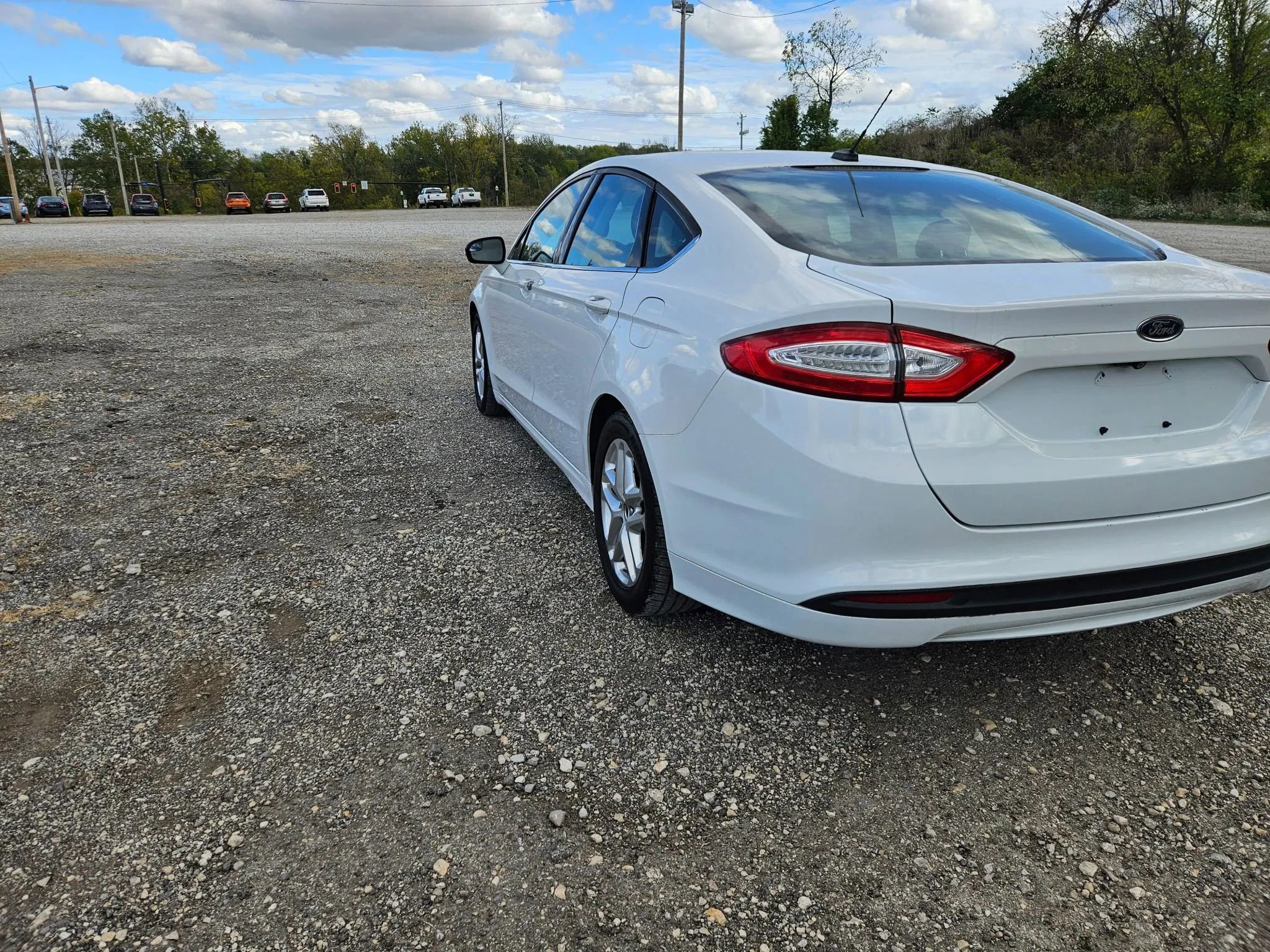 Used 2016 Ford Fusion SE image 2