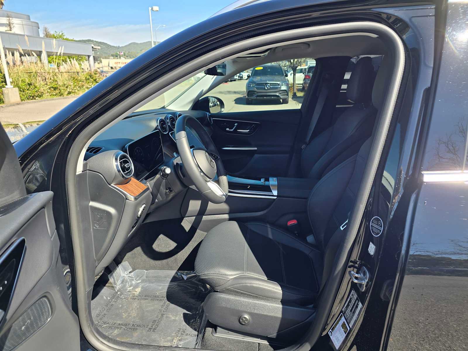 Used 2025 Mercedes-Benz GLC 350e 4MATIC image 22