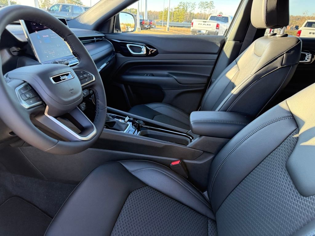 New 2026 Jeep Compass Latitude image 9