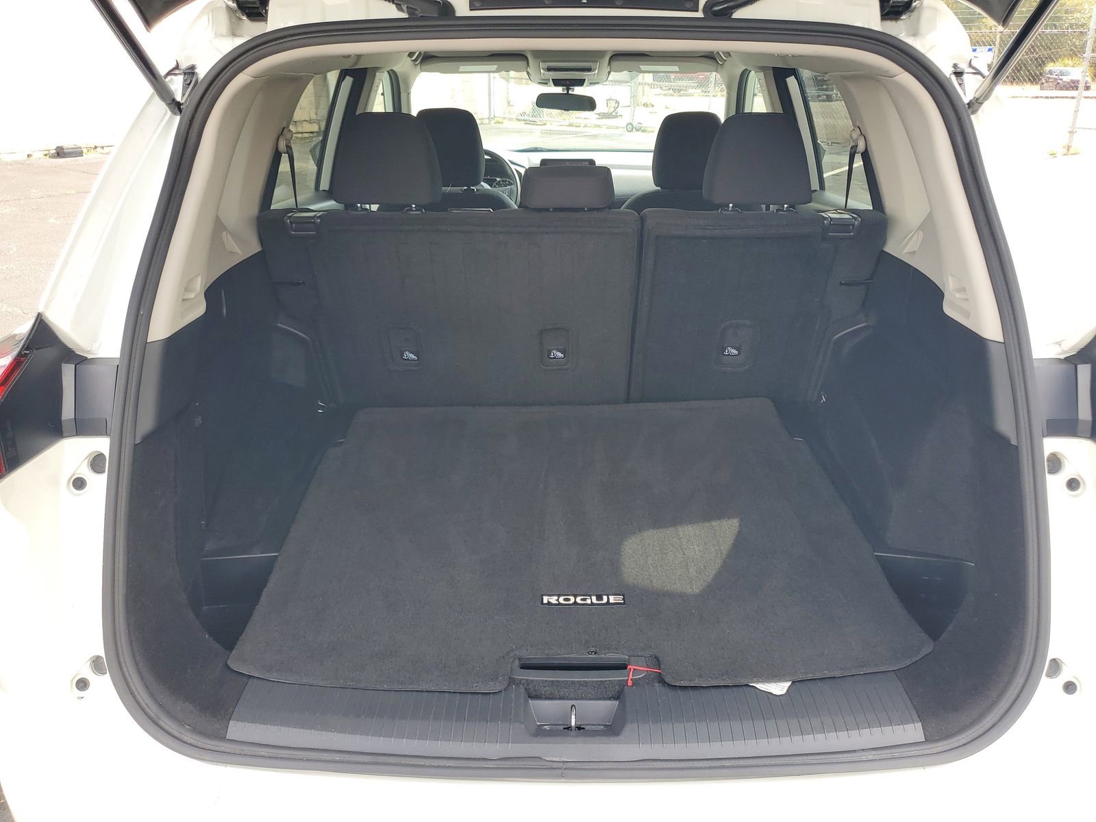 Used 2024 Nissan Rogue S image 29