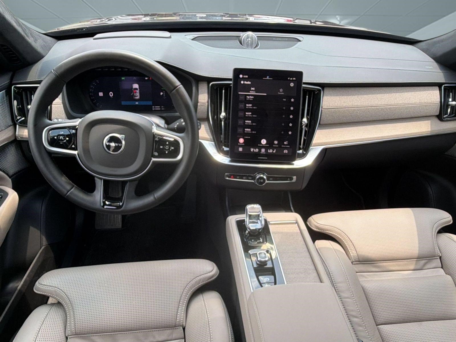 Certified 2025 Volvo XC90 T8 Ultra w/ Lounge Package AWD/4WD image 25