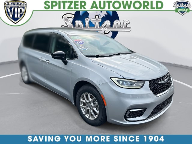 Used 2024 Chrysler Pacifica Touring-L FWD image 1