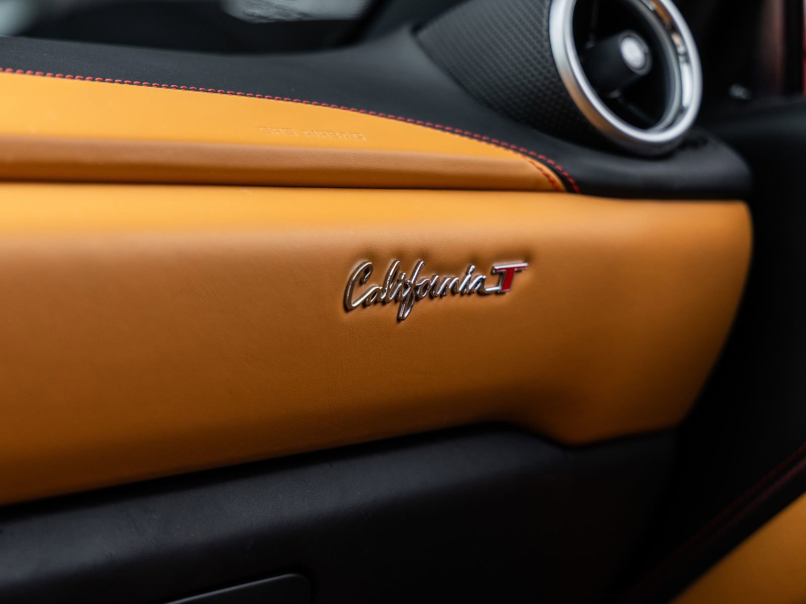 Used 2016 Ferrari California T RWD image 39