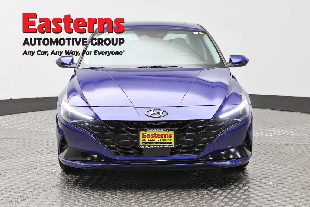 Used 2023 Hyundai Elantra Limited w/ Preferred Accessory Package FWD image 2