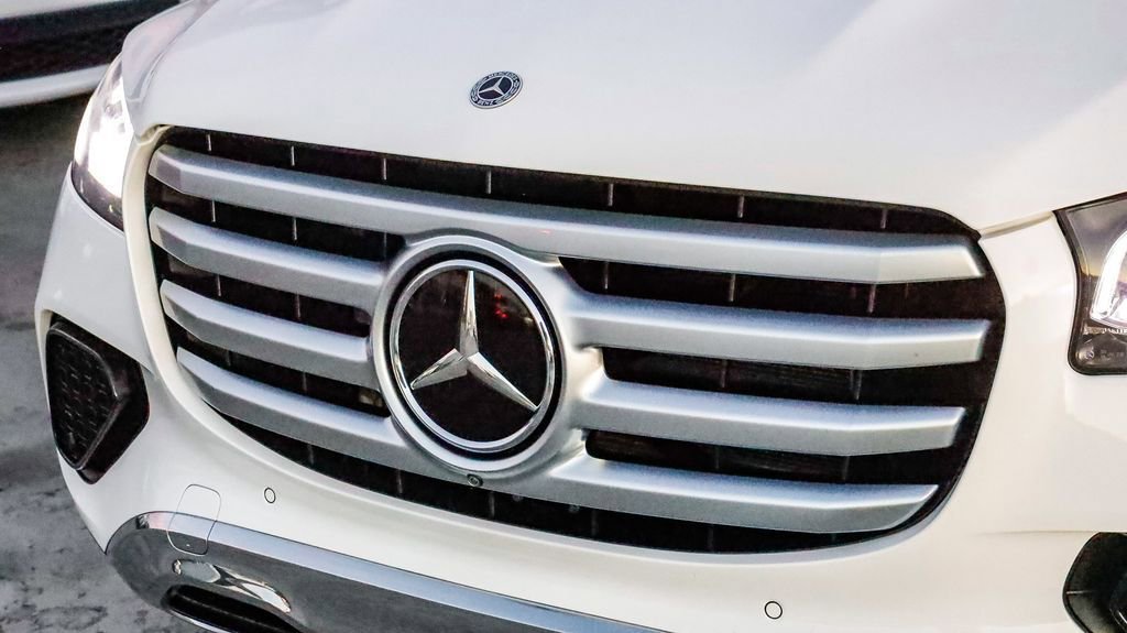 Used 2024 Mercedes-Benz GLS 450 4MATIC image 5