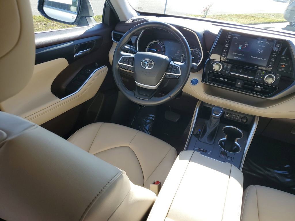 Used 2022 Toyota Highlander XLE image 22