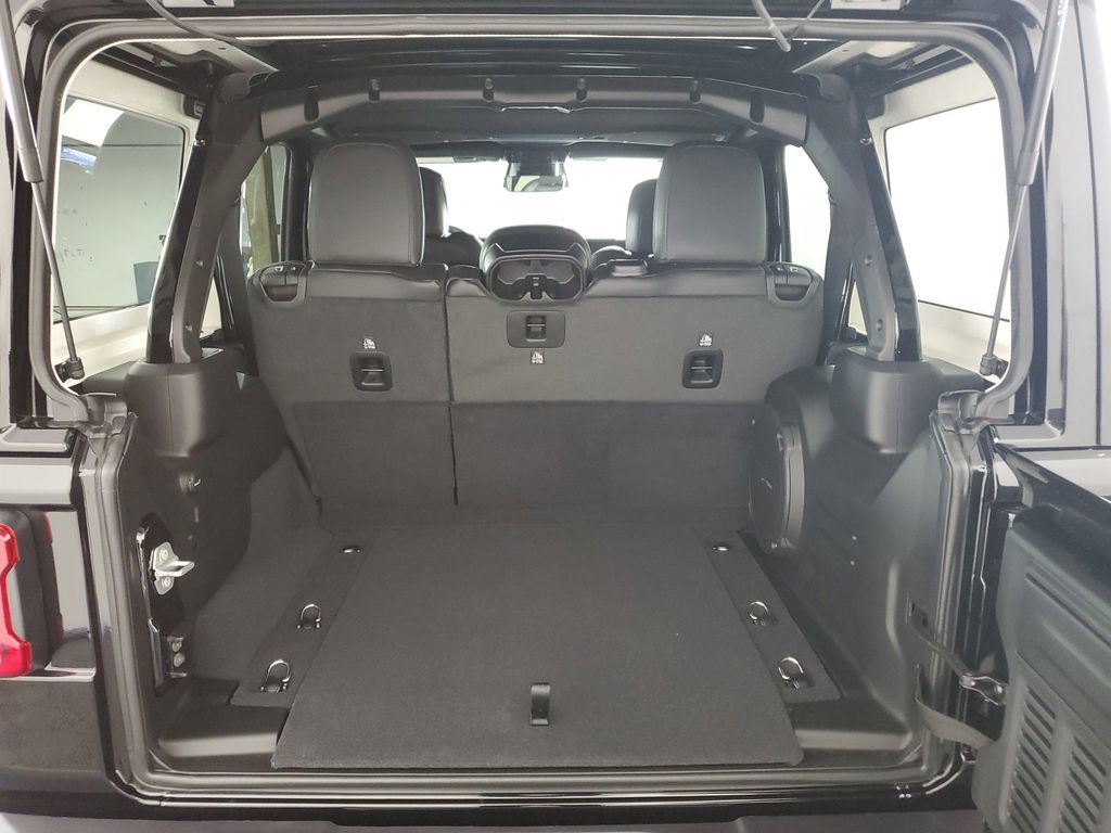 New 2025 Jeep Wrangler Sahara image 31