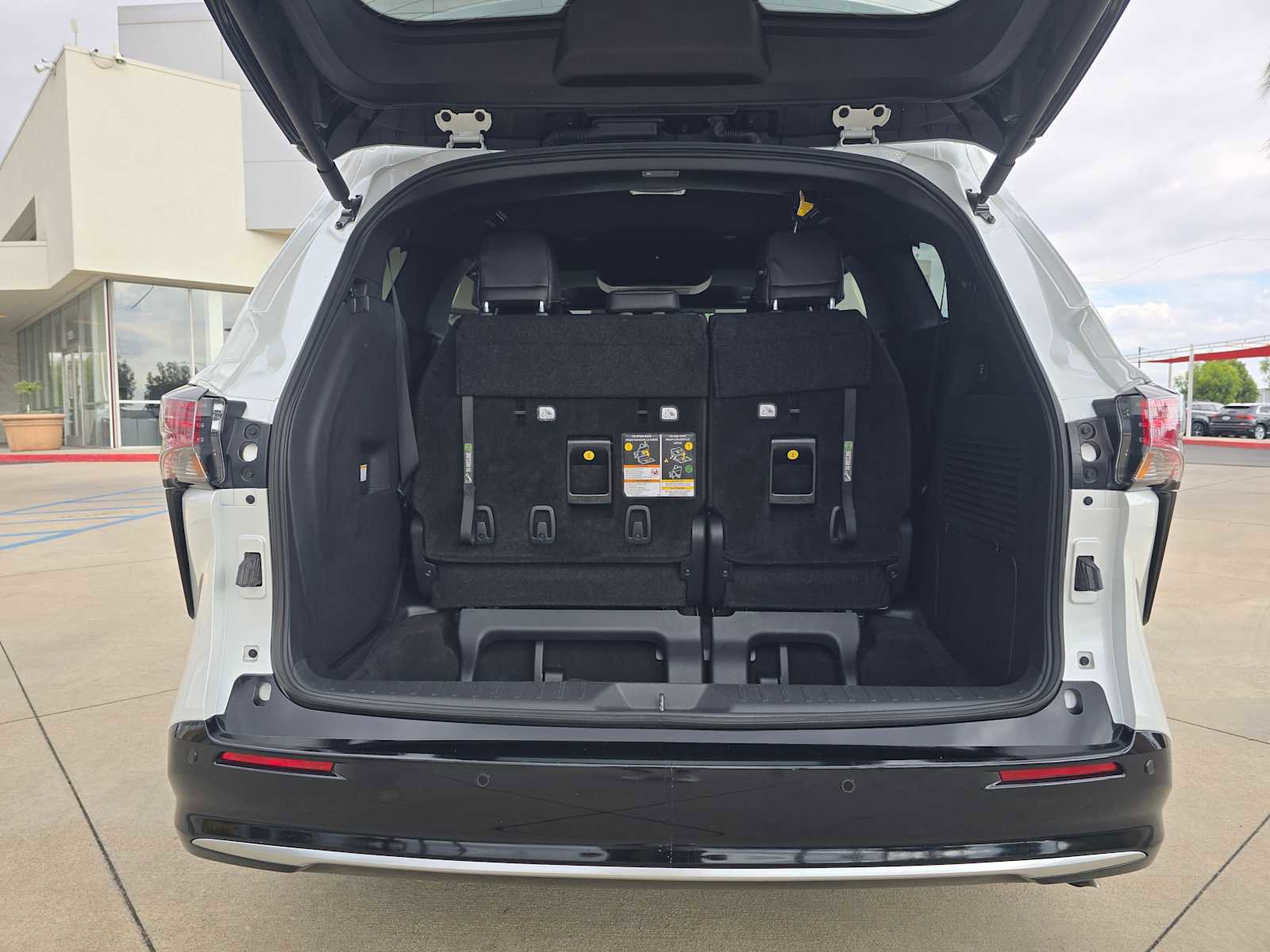 Used 2025 Toyota Sienna Platinum image 16
