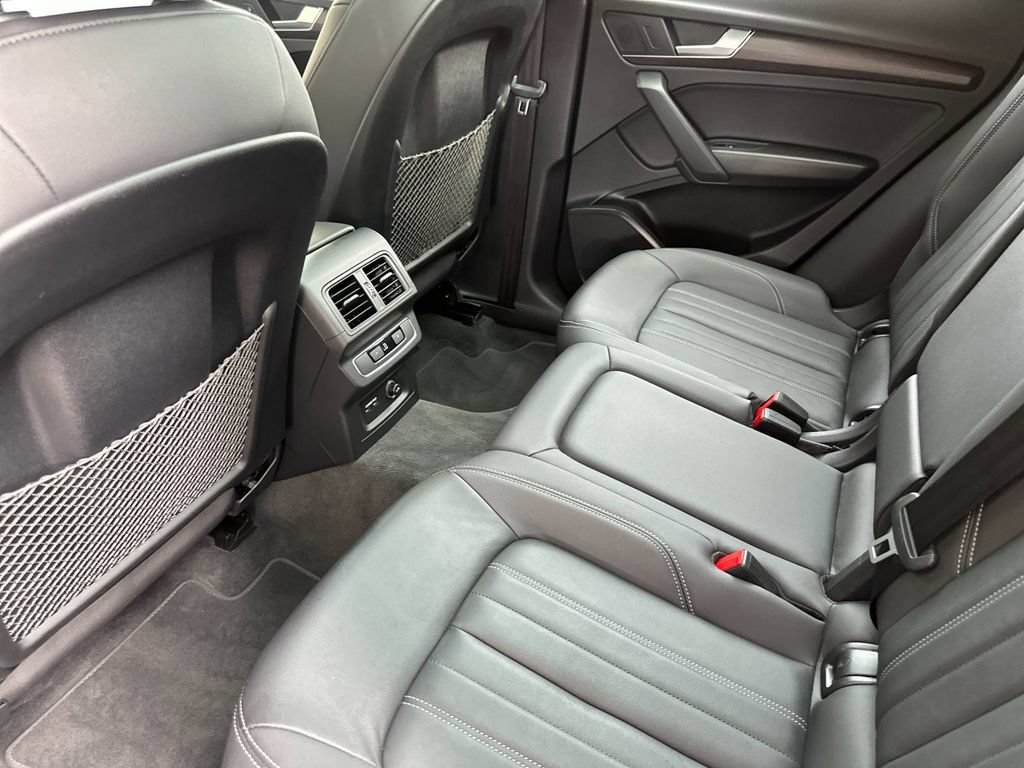Used 2022 Audi Q5 2.0T Premium w/ Convenience Package AWD/4WD image 11