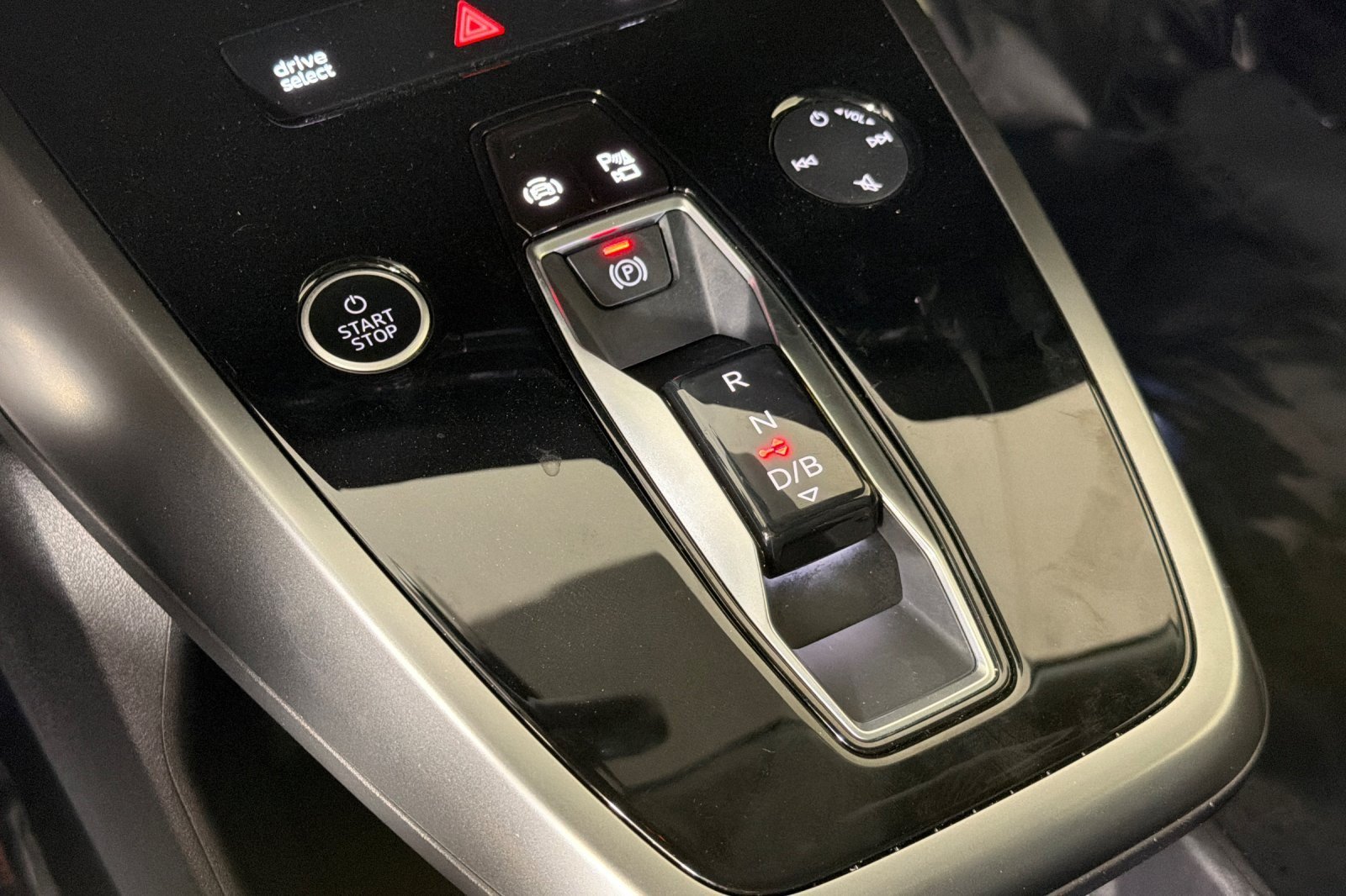 Certified 2023 Audi Q4 e-tron Premium AWD/4WD image 19