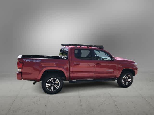 Used 2016 Toyota Tacoma TRD Sport w/ Exterior Package AWD/4WD image 7