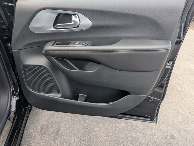 New 2026 Chrysler Pacifica Limited image 34