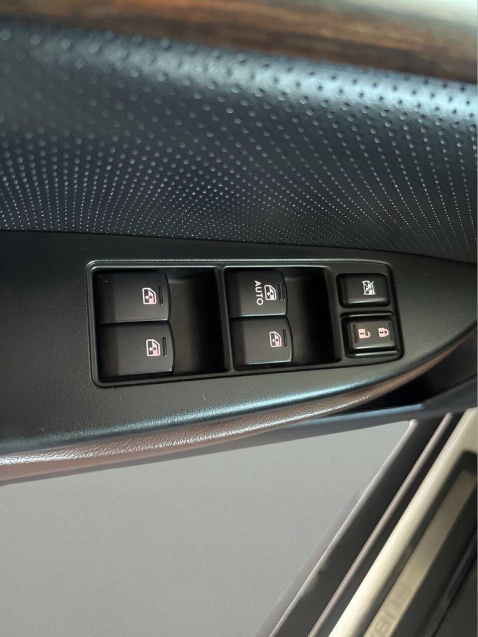 Used 2013 Subaru Outback 3.6R Limited w/ Special Appearance Pkg image 9