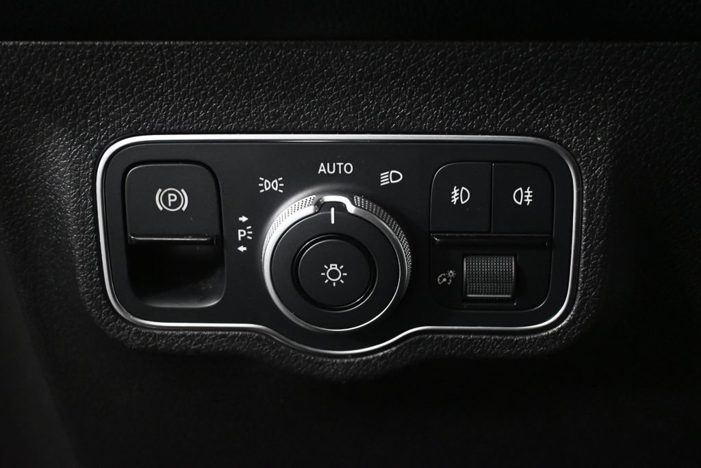 Used 2022 Mercedes-Benz GLB 250 4MATIC image 9