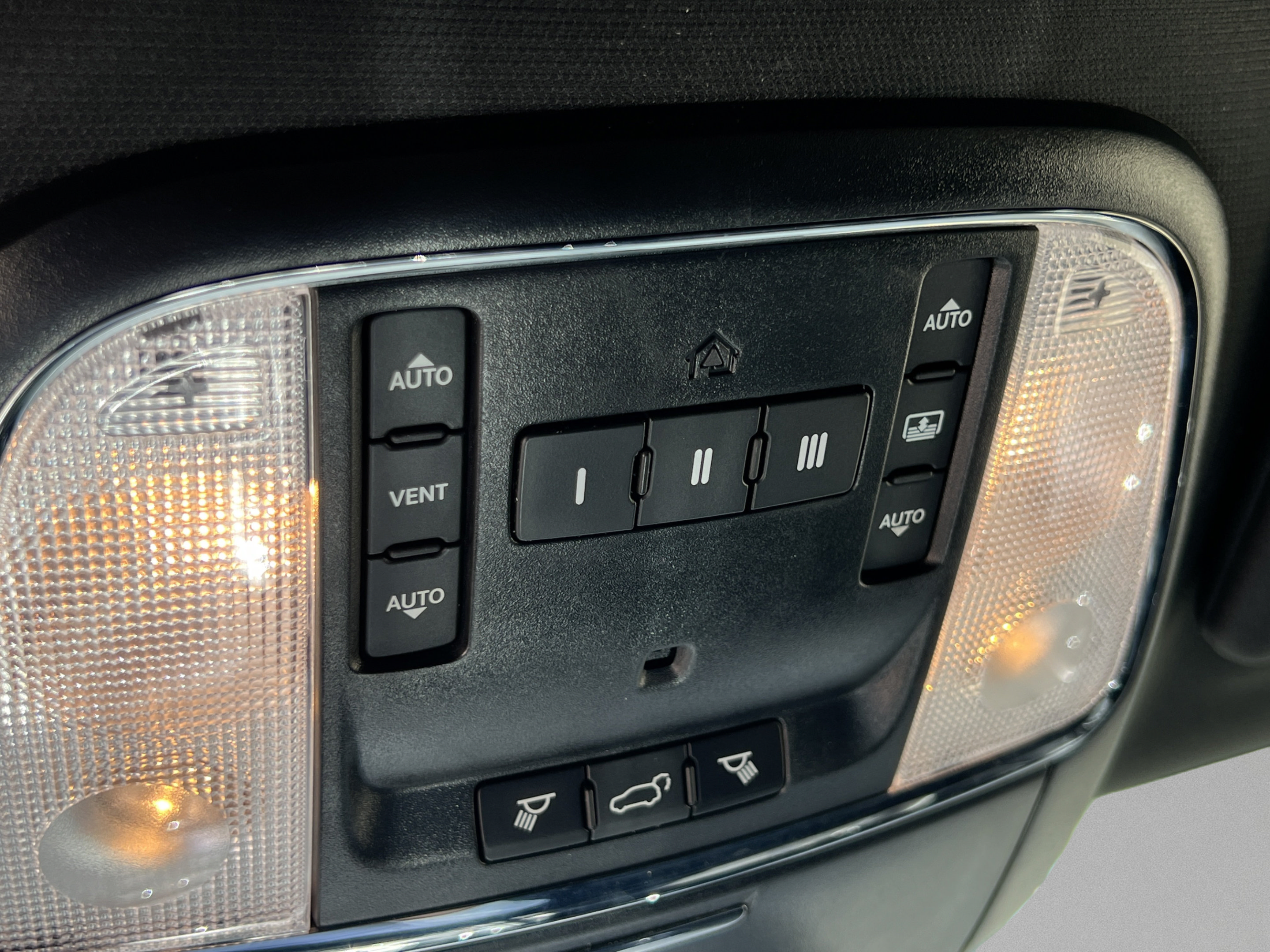 Used 2018 Jeep Grand Cherokee Overland AWD/4WD image 22