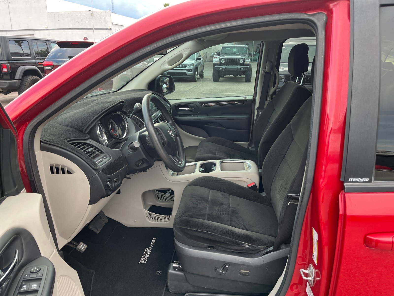 Used 2013 Dodge Grand Caravan SXT FWD image 14