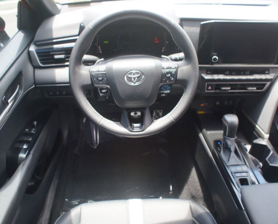 Used 2025 Toyota Camry SE FWD image 5