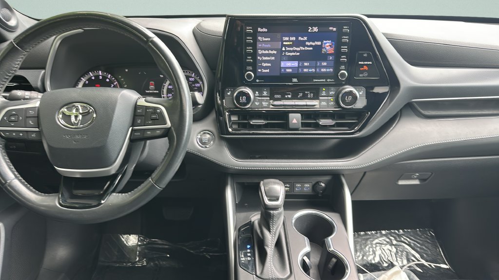 Used 2022 Toyota Highlander XSE FWD image 18