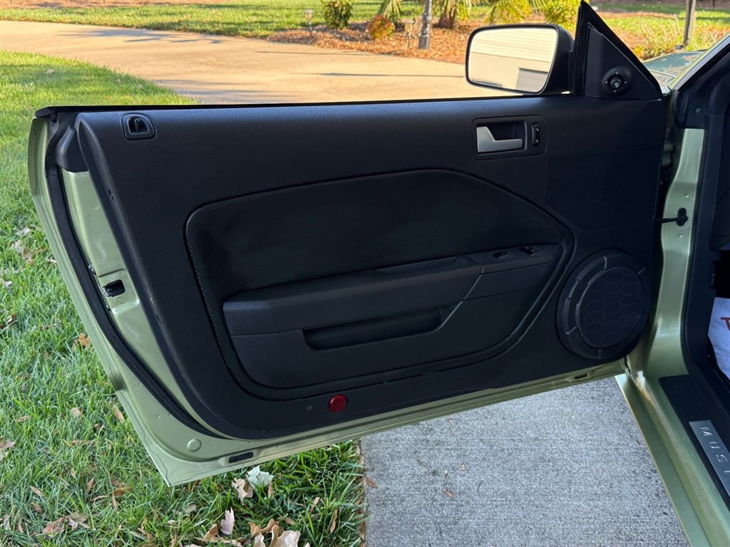 Used 2006 Ford Mustang GT RWD image 44