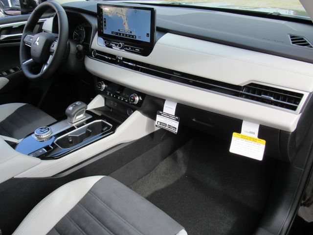 New 2026 Mitsubishi Outlander SE FWD image 12