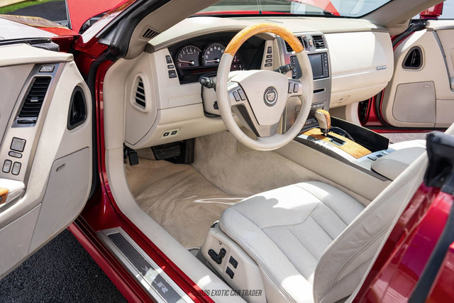 Used 2005 Cadillac XLR RWD image 40