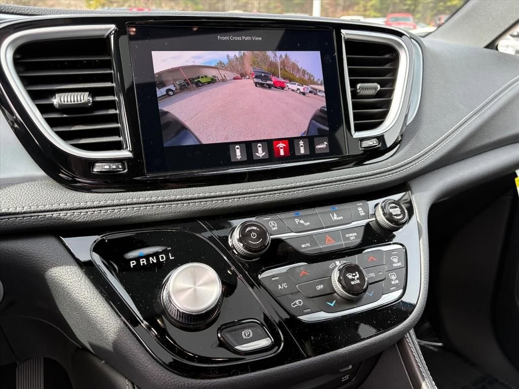 New 2026 Chrysler Pacifica Limited w/ Uconnect Theater Family Group image 9
