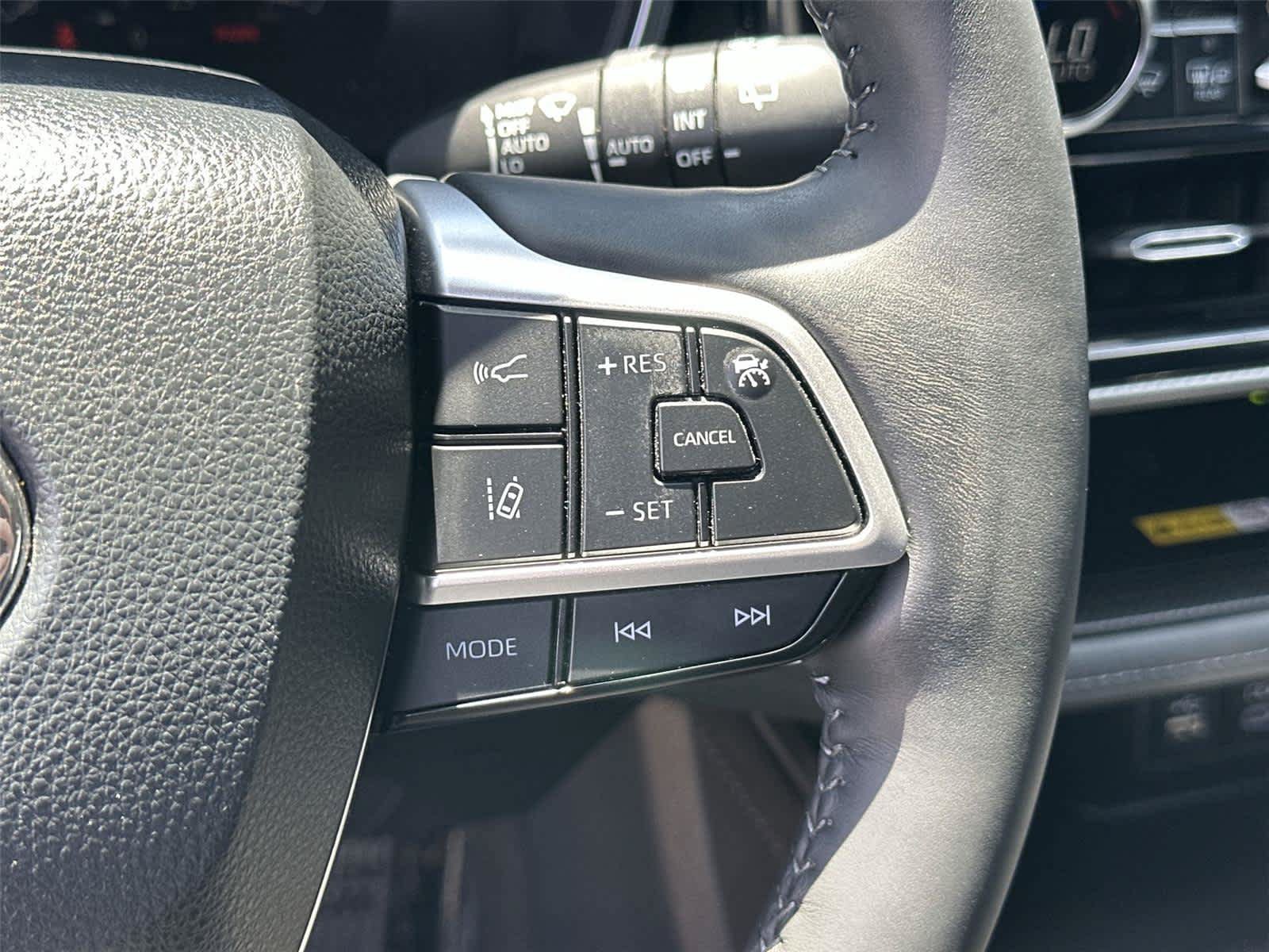Used 2023 Toyota Highlander Platinum AWD/4WD image 35