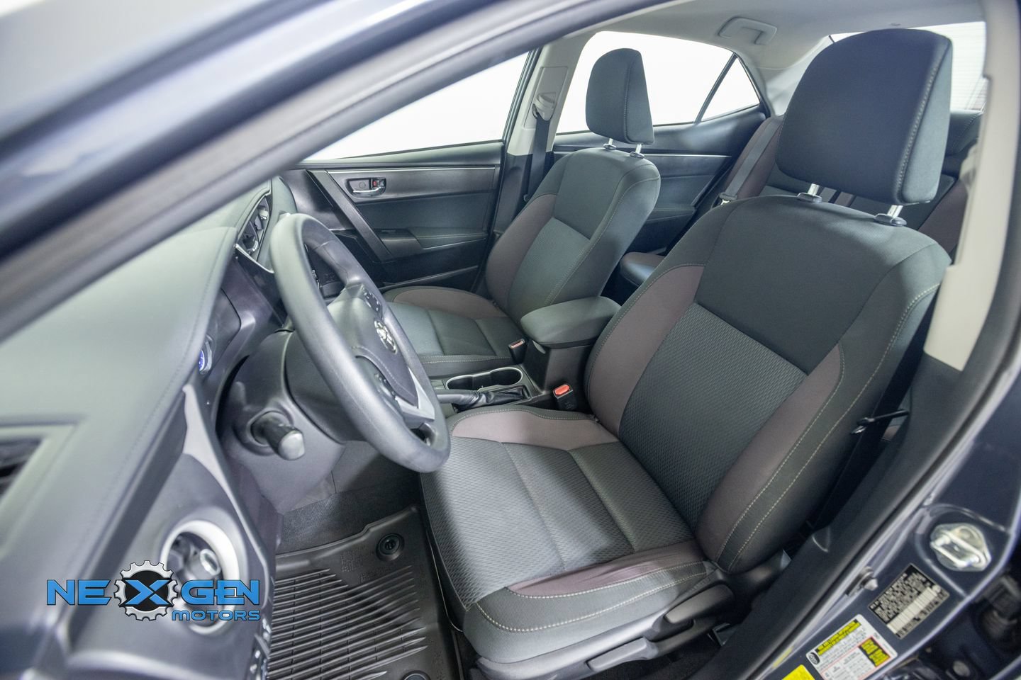 Used 2018 Toyota Corolla LE FWD image 24