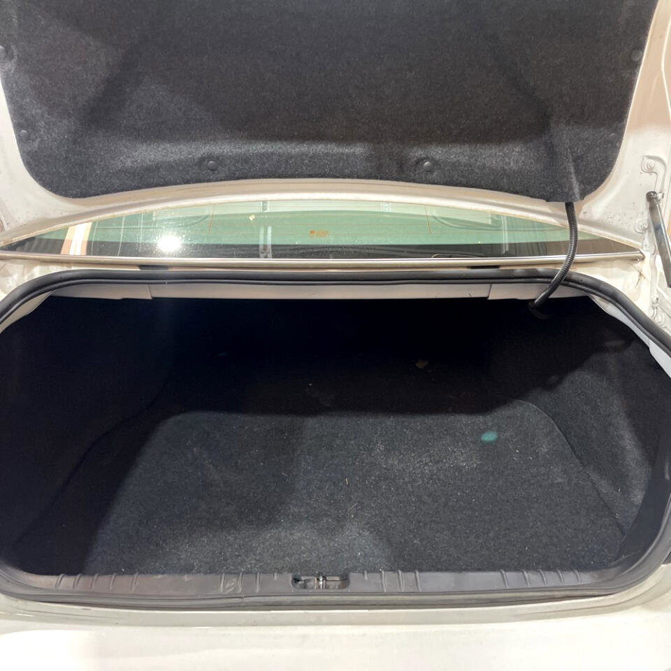 Used 2011 Chevrolet Impala LT image 18