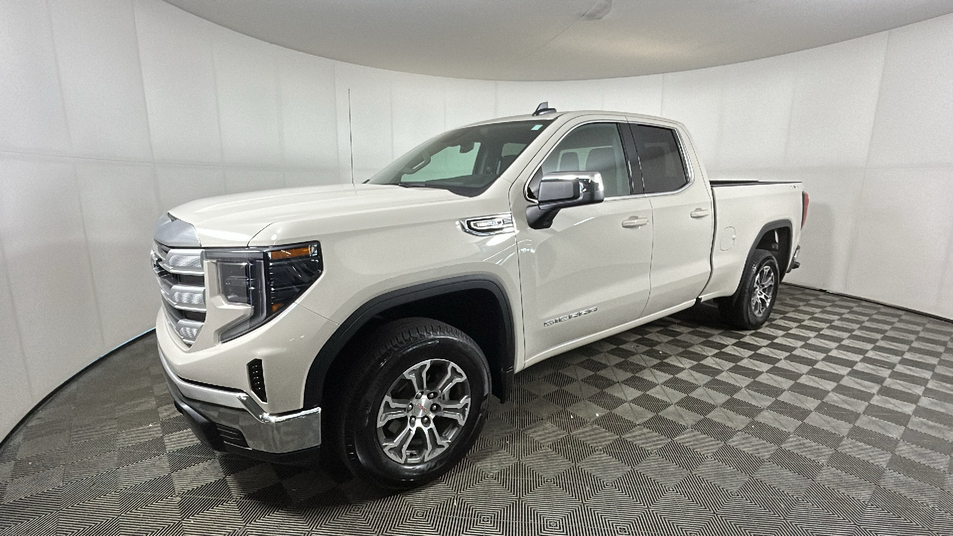 New 2026 GMC Sierra 1500 SLE AWD/4WD image 8