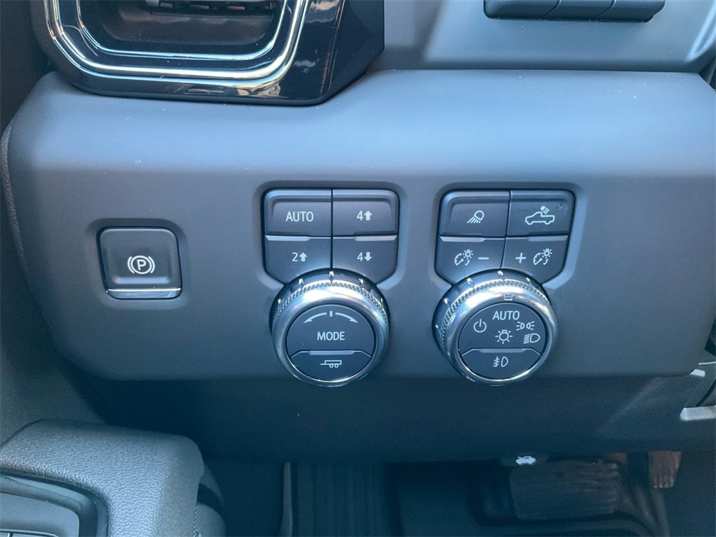 Used 2025 GMC Sierra 2500 AT4 w/ AT4 Premium Plus Package image 11