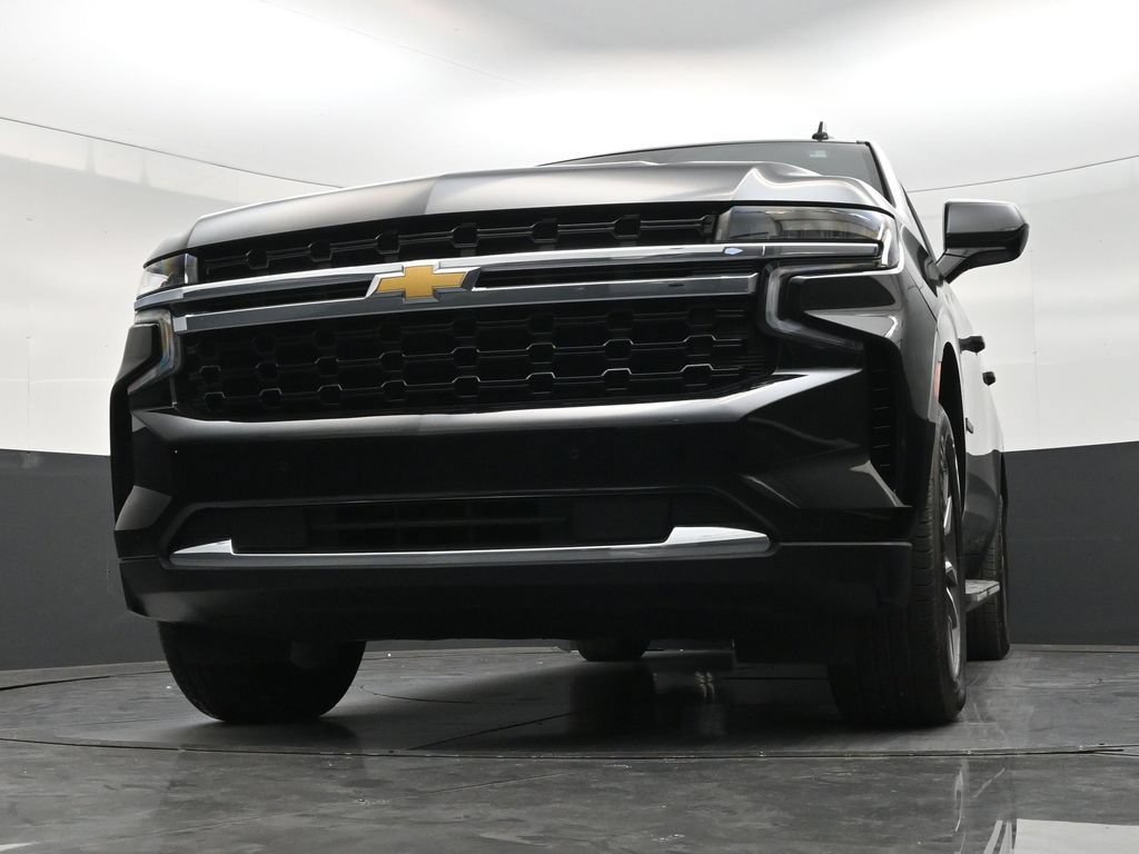 Used 2024 Chevrolet Suburban LS RWD image 27