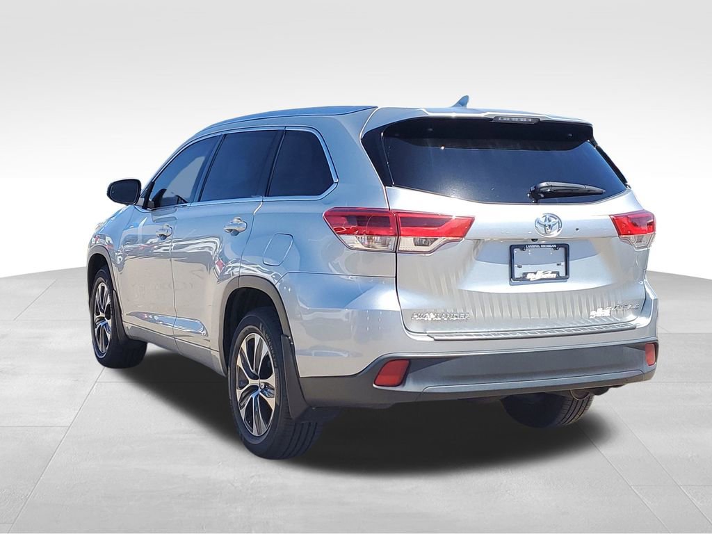 Used 2017 Toyota Highlander XLE AWD/4WD image 4